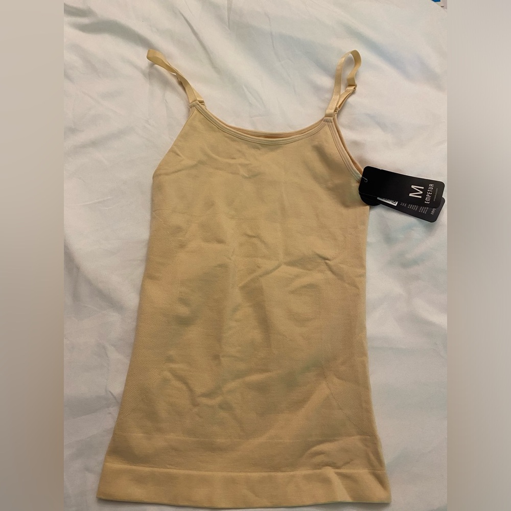 NEW Empetua scoop neck shape wear cami, Size Medium